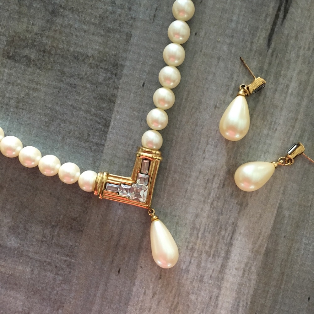 Richelieu Vintage Necklace & Earrings